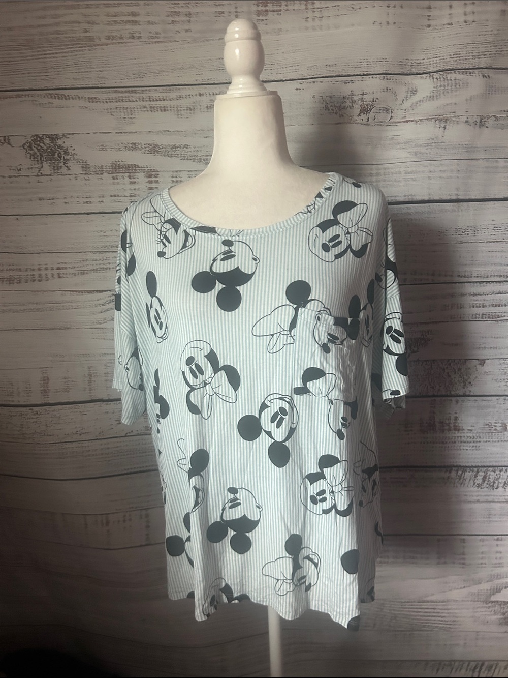 Disney Short Sleeve Mickey Print Top size large